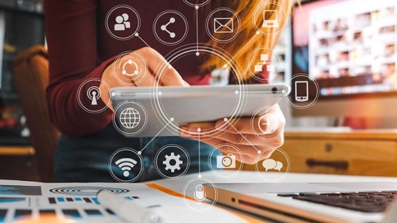 Digitalizarea serviciilor publice: ajutor real sau barieră pentru vârstnici?