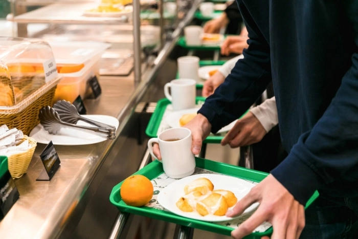 Părinții nu vor trebui să achite pentru alimentația elevilor din clasele gimnaziale