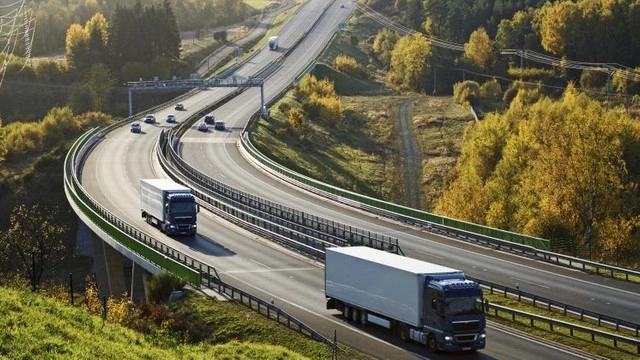 Autoritățile anunță proceduri simplificate pentru operatorii de transport rutier de marfă, cu autorizații internaționale disponibile în format digital