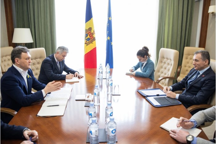 Premierul Dorin Recean a avut o întrevedere cu ambasadorul Republicii Azerbaidjan, Gudsi Osmanov