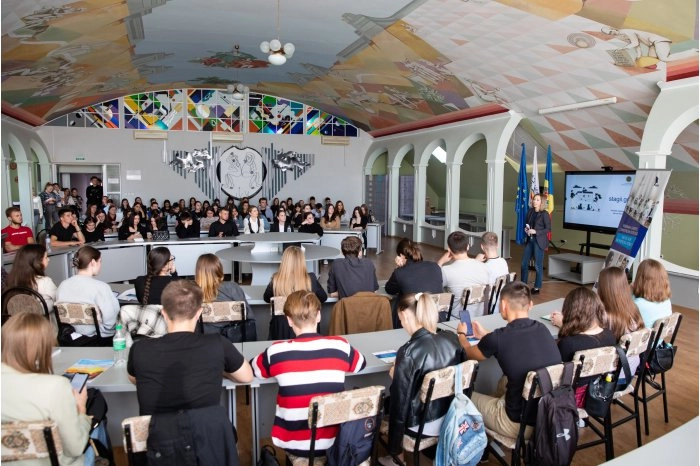 Stagii profesionale plătite în instituțiile publice: „Credem foarte mult în potențialul tinerilor” - Ana Calinici, secretar de stat al Guvernului