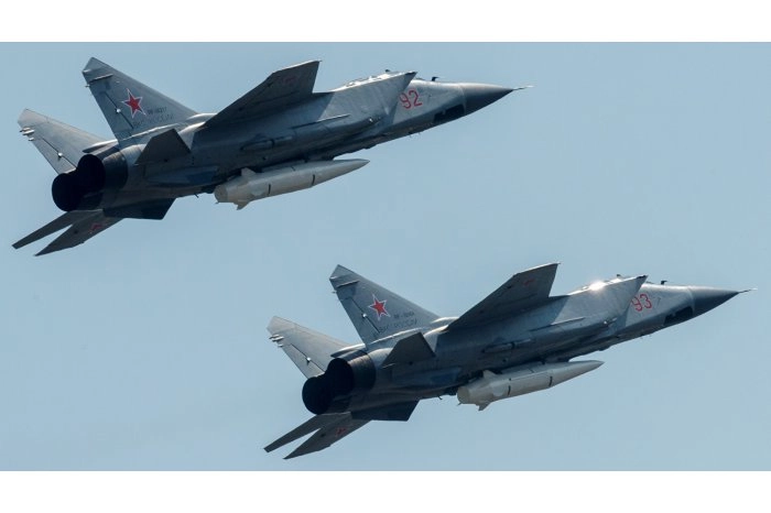 Avioanele rusești echipate cu rachete hipersonice Kinjal încep patrularea permanentă deasupra Mării Negre