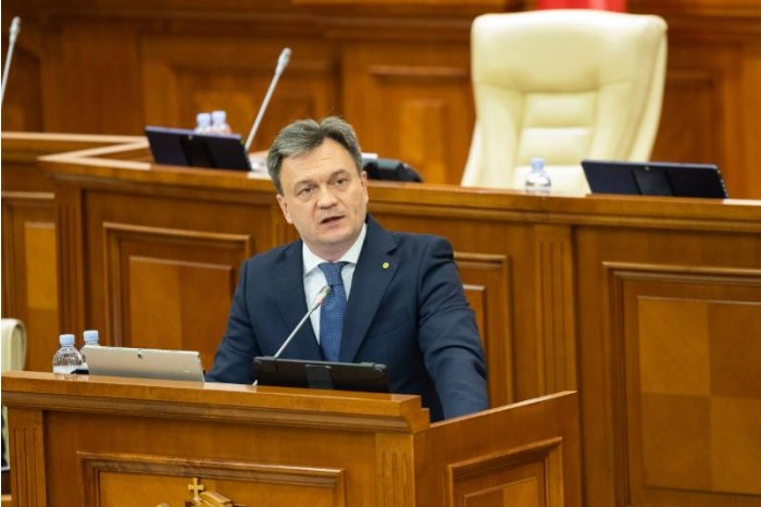 Prim-ministrul Dorin Recean, în plenul Parlamentului: „Toți cetățenii moldoveni merită venituri mai mari și o viață demnă”