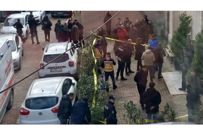 O biserică catolică din Istanbul a fost atacată de persoane înarmate
