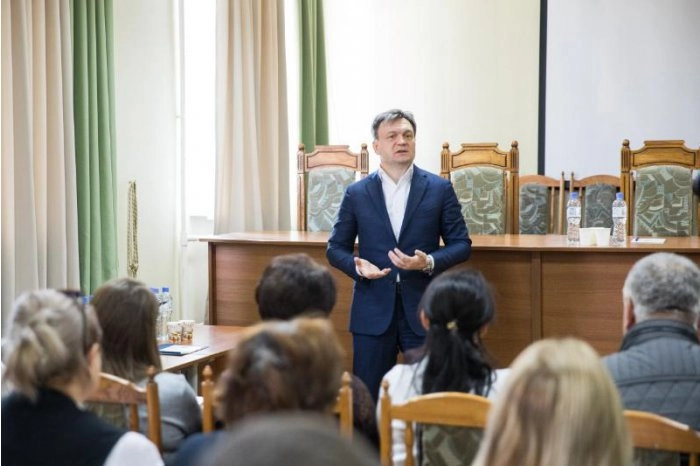 Prim-ministrul Dorin Recean, în discuții cu oamenii de afaceri și reprezentanții serviciilor publice desconcentrate din Strășeni