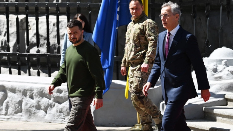 Stoltenberg: ''Nu e prea târziu'' pentru ca Ucraina să câştige războiul; Zelenski cere accelerarea livrărilor de arme
