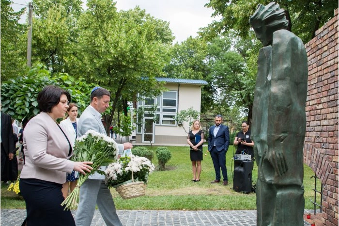 La Orhei a fost inaugurat un monument în memoria victimelor Holocaustului