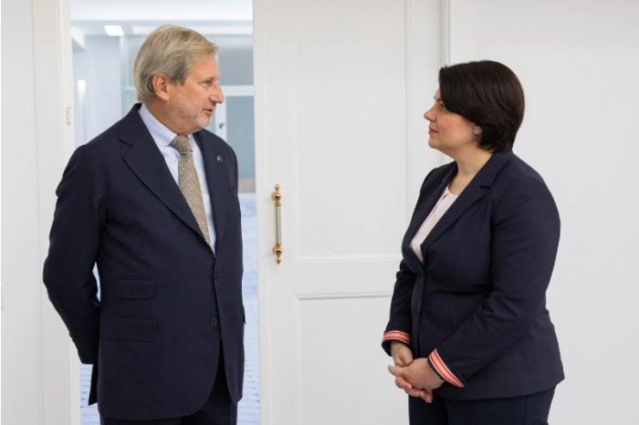 Premierul Natalia Gavrilița a discutat cu Johannes Hahn, Comisarul European pentru Buget și Administrație