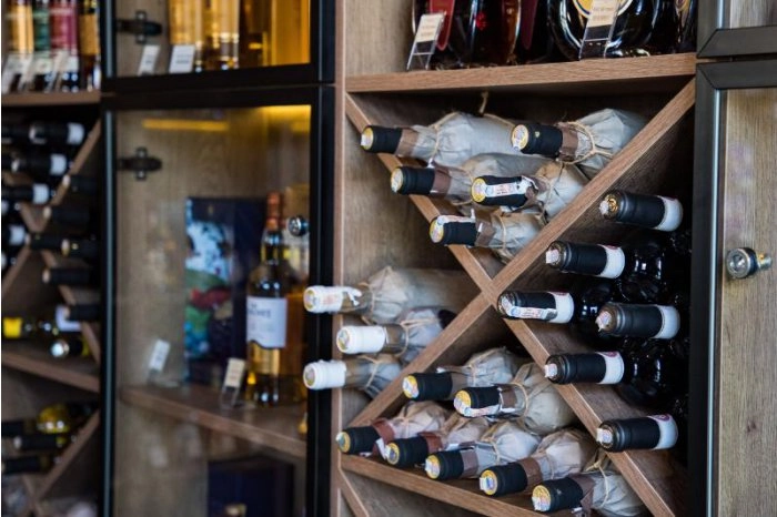 Vinurile și divinurile moldovenești vor ajunge pe rafturile magazinelor din Azerbaidjan 