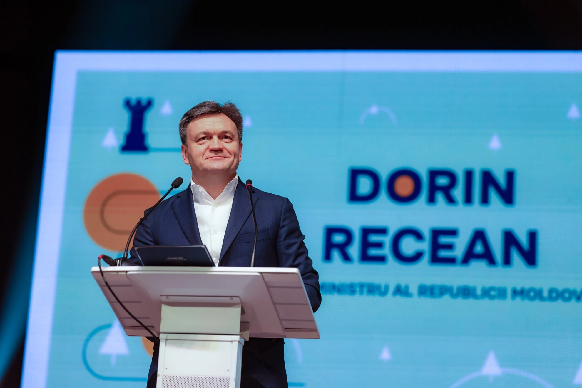 Prim-ministrul Dorin Recean, de Ziua profesională a autonomiei locale și a lucrătorului din administrația publică locală: „Guvernul este alături de voi și împreună demonstrăm că Moldova poate!”