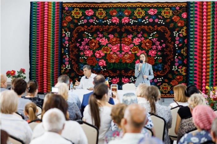 Președinta Maia Sandu a vizitat mai multe localități din nordul țării: „Planul nostru pentru Moldova înseamnă localități dezvoltate, înseamnă un Edineț dezvoltat”