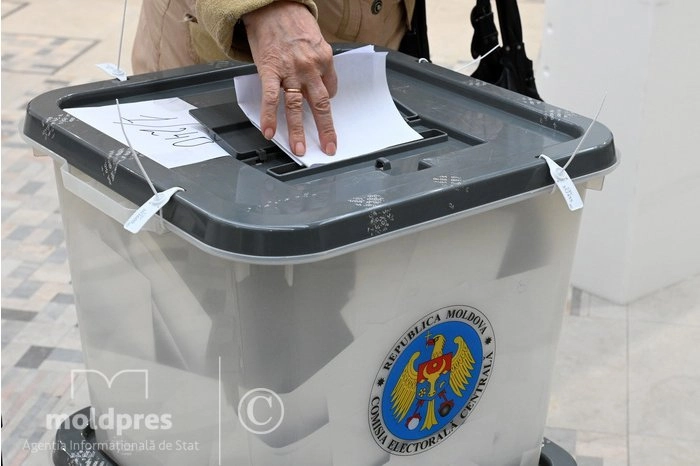 Cetățenii care votează prin corespondență urmează să trimită plicurile până în seara zilei de joi
