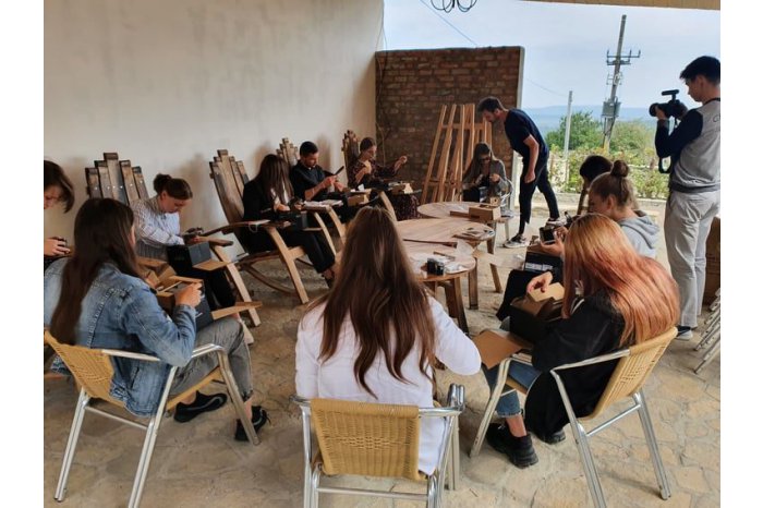 Tineri din Ungheni au promovat egalitatea de gen la o tabără de fotografie