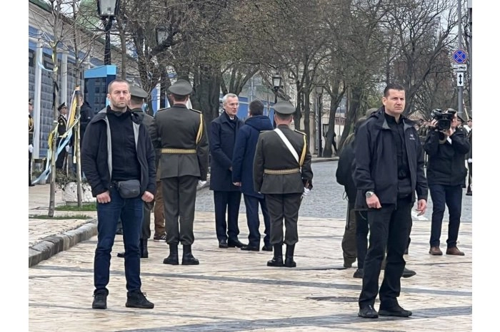 Secretarul general al NATO efectuează o vizită surpriză la Kiev