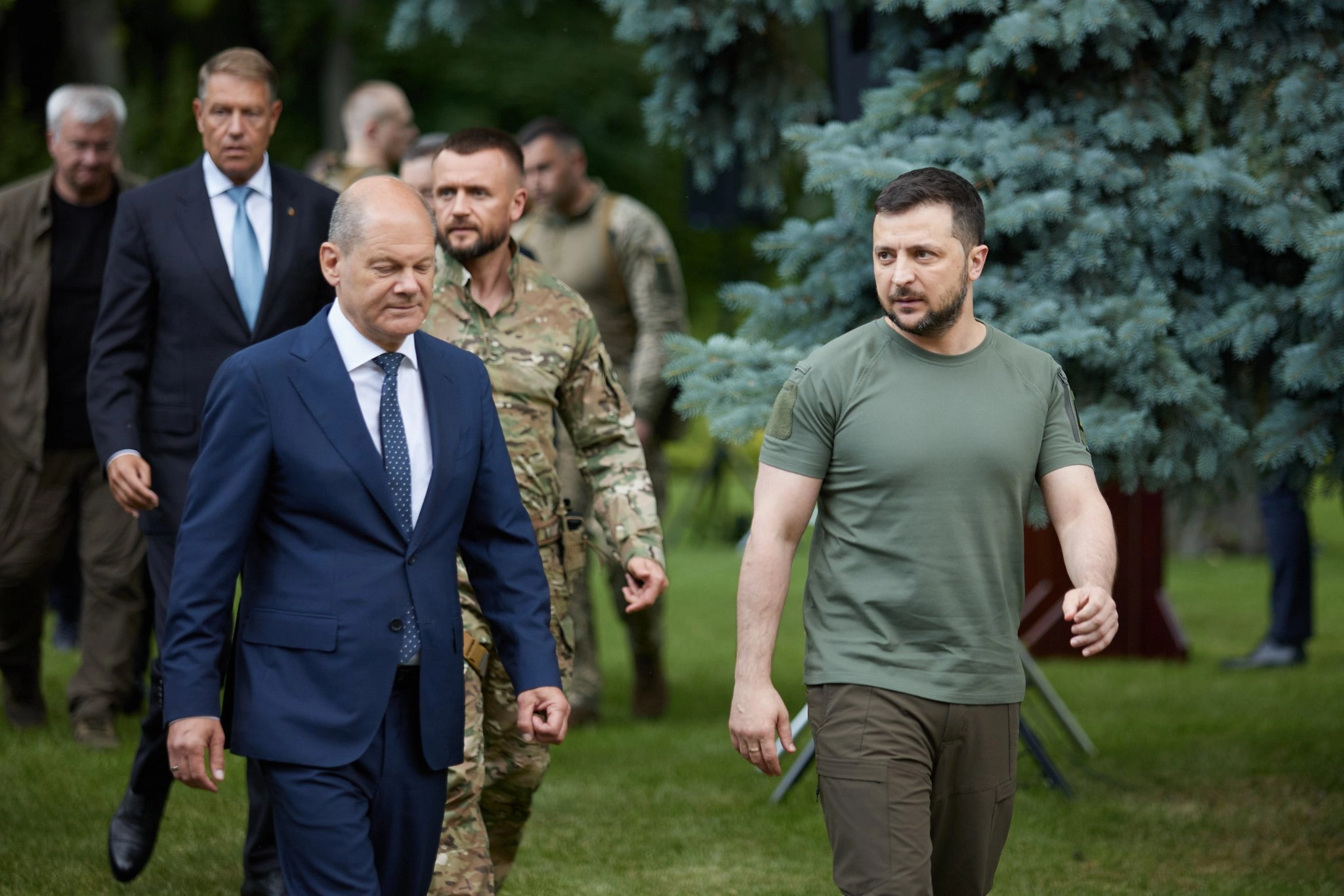 ''Vă vom susţine atât timp cât va fi necesar'', îi dă asigurări Scholz lui Zelenski