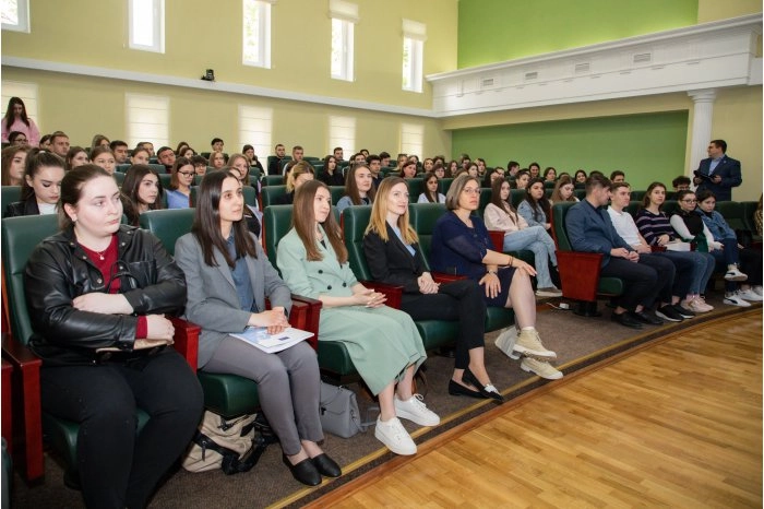 Studenții pot face stagii plătite în instituțiile publice centrale din țară