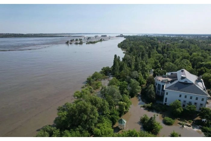 Autoritățile moldovenești au condamnat distrugerea barajului de la Kahovka: „Ținta Rusiei asupra infrastructurii critice echivalează cu crime de război”