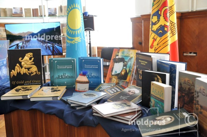 Ambasada Kazahstanului în Republica Moldova a donat un loc de carte Bibliotecii Naționale