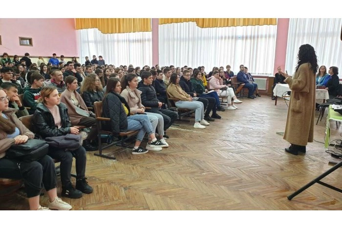 O delegație universitară din orașul bulgar Blagoevgrad prezintă o campanie de recrutare a elevilor în R. Moldova