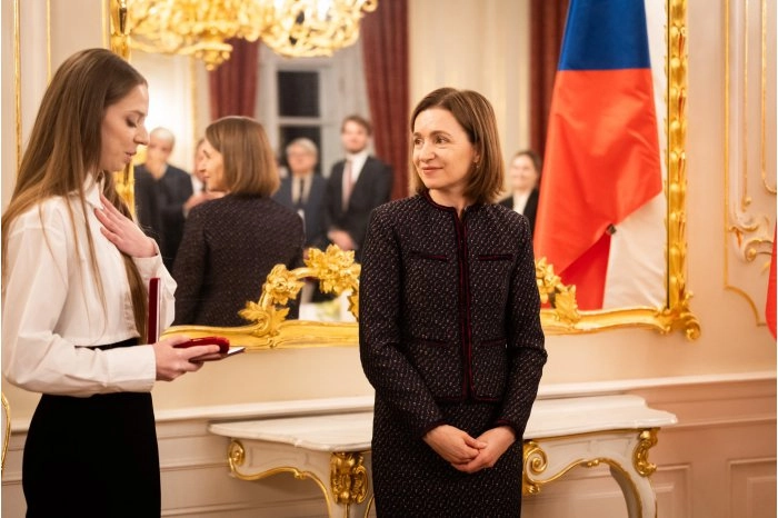 Mai mulți artiști din țară au fost decorați cu titlul onorific „Artist al Poporului”