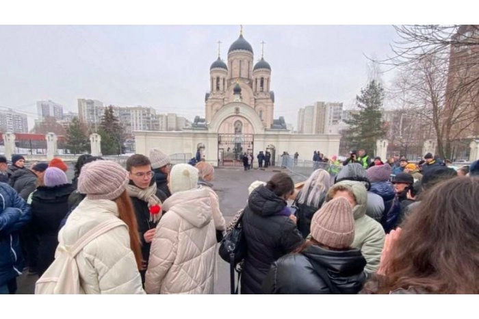 Rușii au început deja să se adune pentru înmormântarea lui Navalnîi: la cimitir au fost instalate garduri și camere de supraveghere