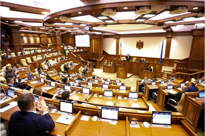 Fracțiunea Blocului Comuniștilor și Socialiștilor a inițiat o moțiune de cenzură asupra activității Guvernului