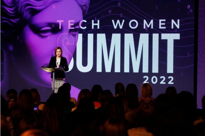 Șefa statului a salutat fetele și femeile care muncesc în sectorul IT din R. Moldova