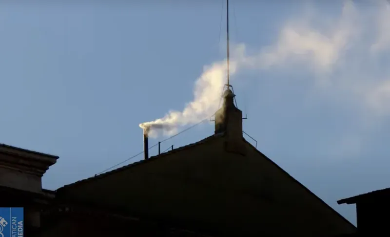 Fum alb la Vatican, a fost ales noul Papă
