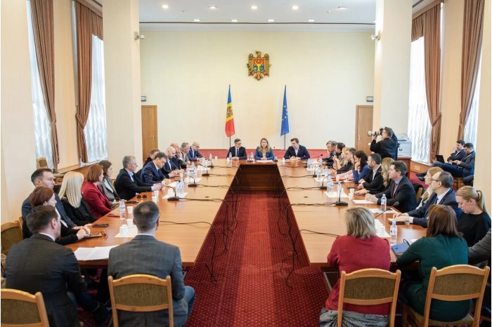 Prim-ministrul Dorin Recean a avut un dialog cu reprezentanții Asociației Businessului European