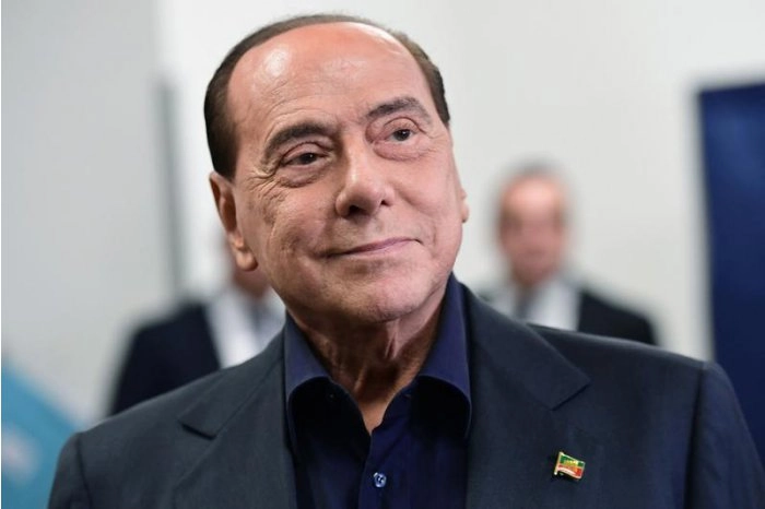 Silvio Berlusconi a murit