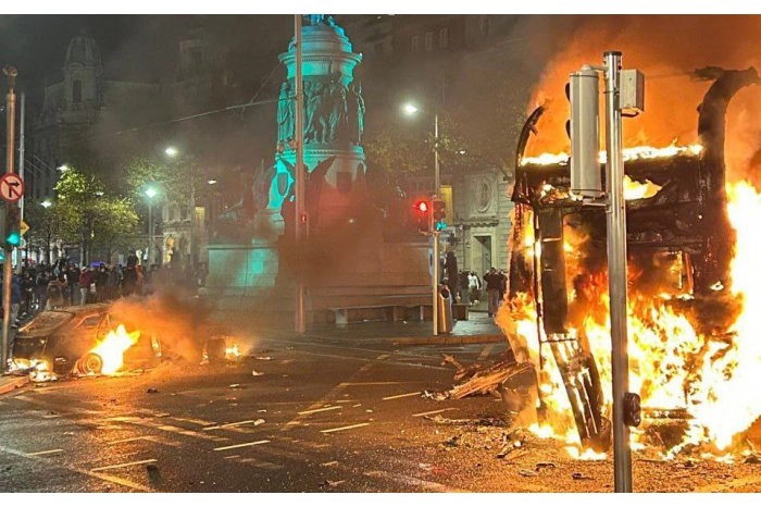 Ciocniri violente au izbucnit la Dublin după ce mai multe persoane au fost rănite cu cuțitul