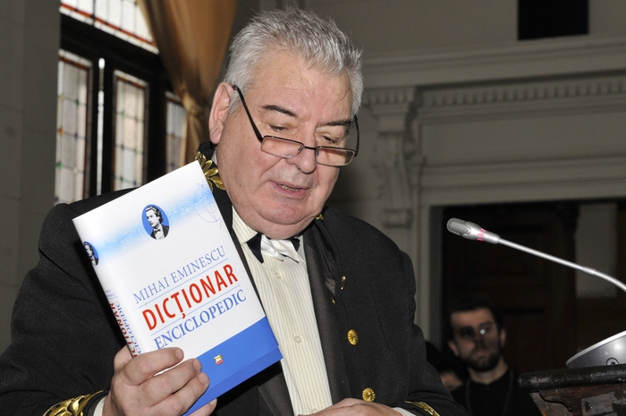 Un film artistic despre academicianul Mihai Cimpoi va fi realizat la cea de-a 80-a aniversare a scriitorului