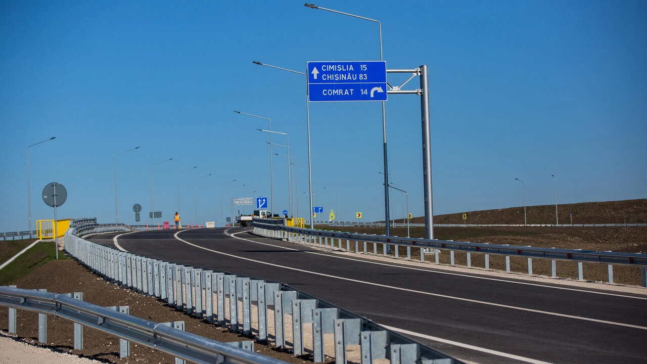 BEI oferă 100 milioane euro pentru continuarea Proiectului „Moldova Drumuri III”