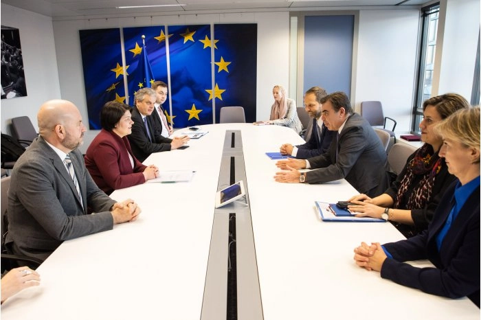 Natalia Gavrilița și Margaritis Schinas au purtat o discuție despre beneficiile programelor europene pentru R. Moldova