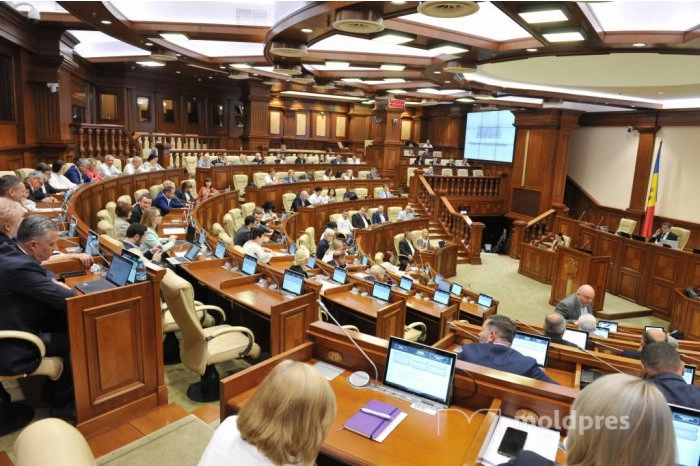 Premierul desemnat Dorin Recean a prezentat în Parlament echipa guvernamentală