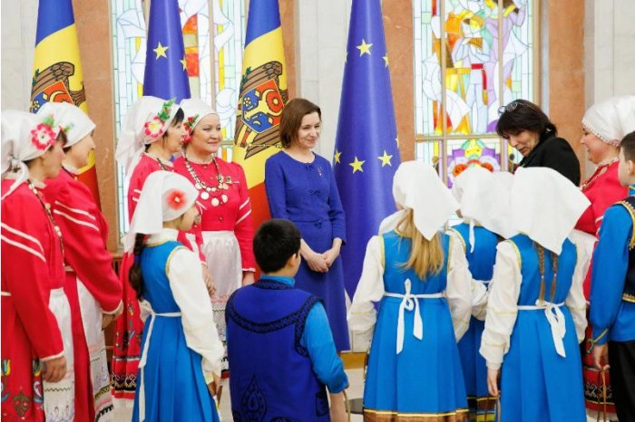 Pacea și prietenia au fost cântate la Președinție în limbile română și găgăuză