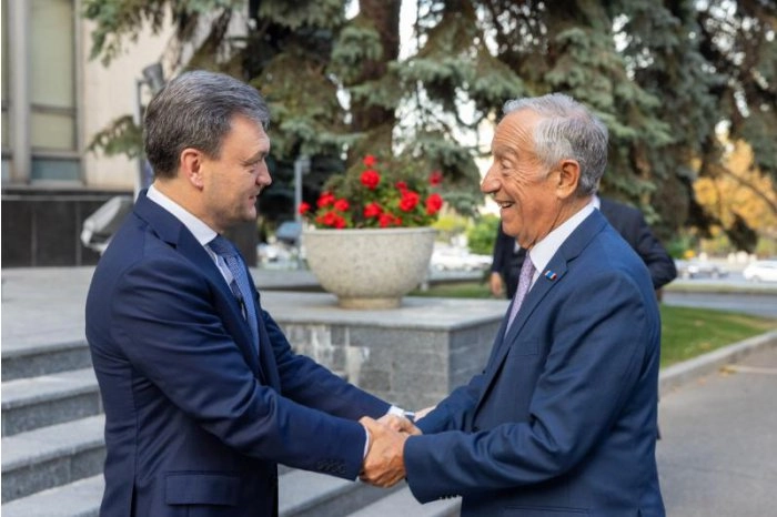 Dezvoltarea relațiilor investiționale moldo-portugheze, discutată la întrevederea premierului Dorin Recean cu președintele Rebelo de Sousa