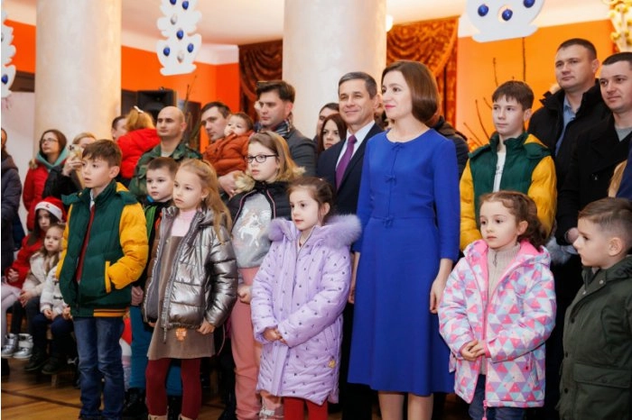 Șefa statului a participat la serbarea de Crăciun organizată pentru copiii militarilor Armatei Naționale
