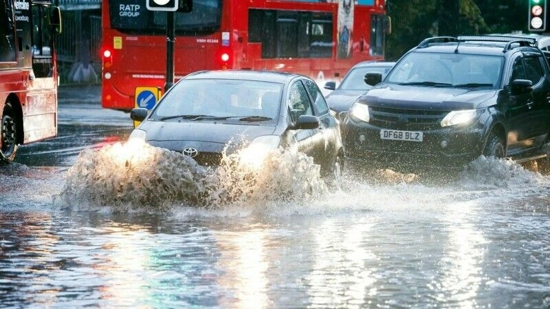 Furtuna Ciaran a provocat cel puţin 10 decese şi a perturbat transporturile în Europa