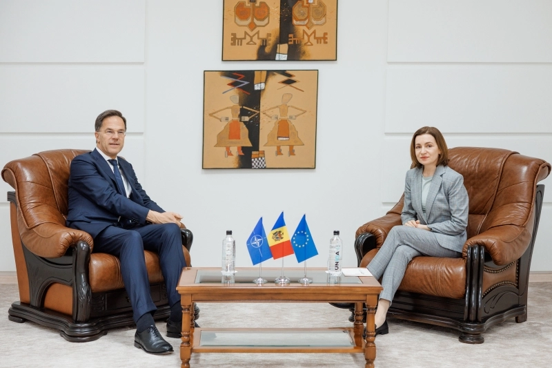 Președinta Maia Sandu a discutat cu Secretarul General al NATO, Mark Rutte, aflat în tranzit la Chișinău