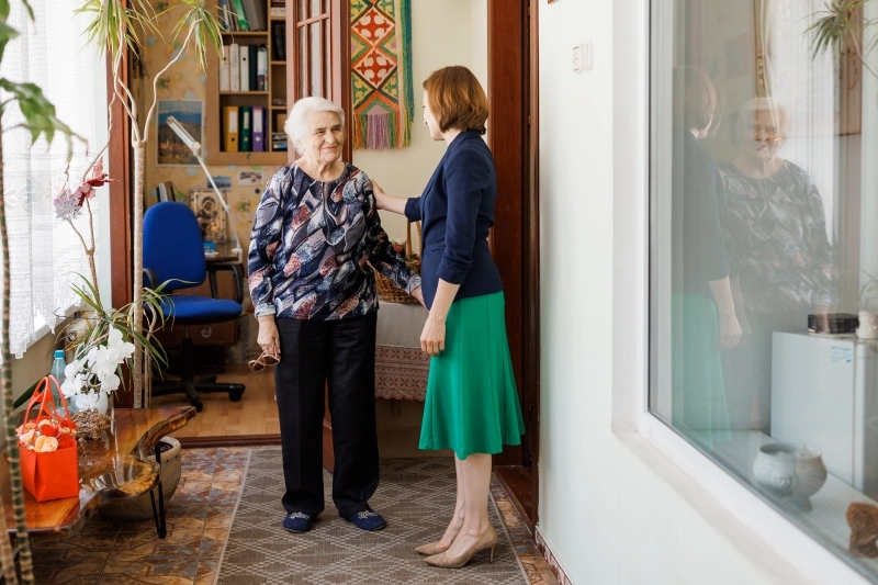 Președinta Maia Sandu, în vizită la Natalia Doga: Îndemn Guvernul să aprobe cât mai curând redenumirea aeroportului în cinstea Maestrului Eugen Doga