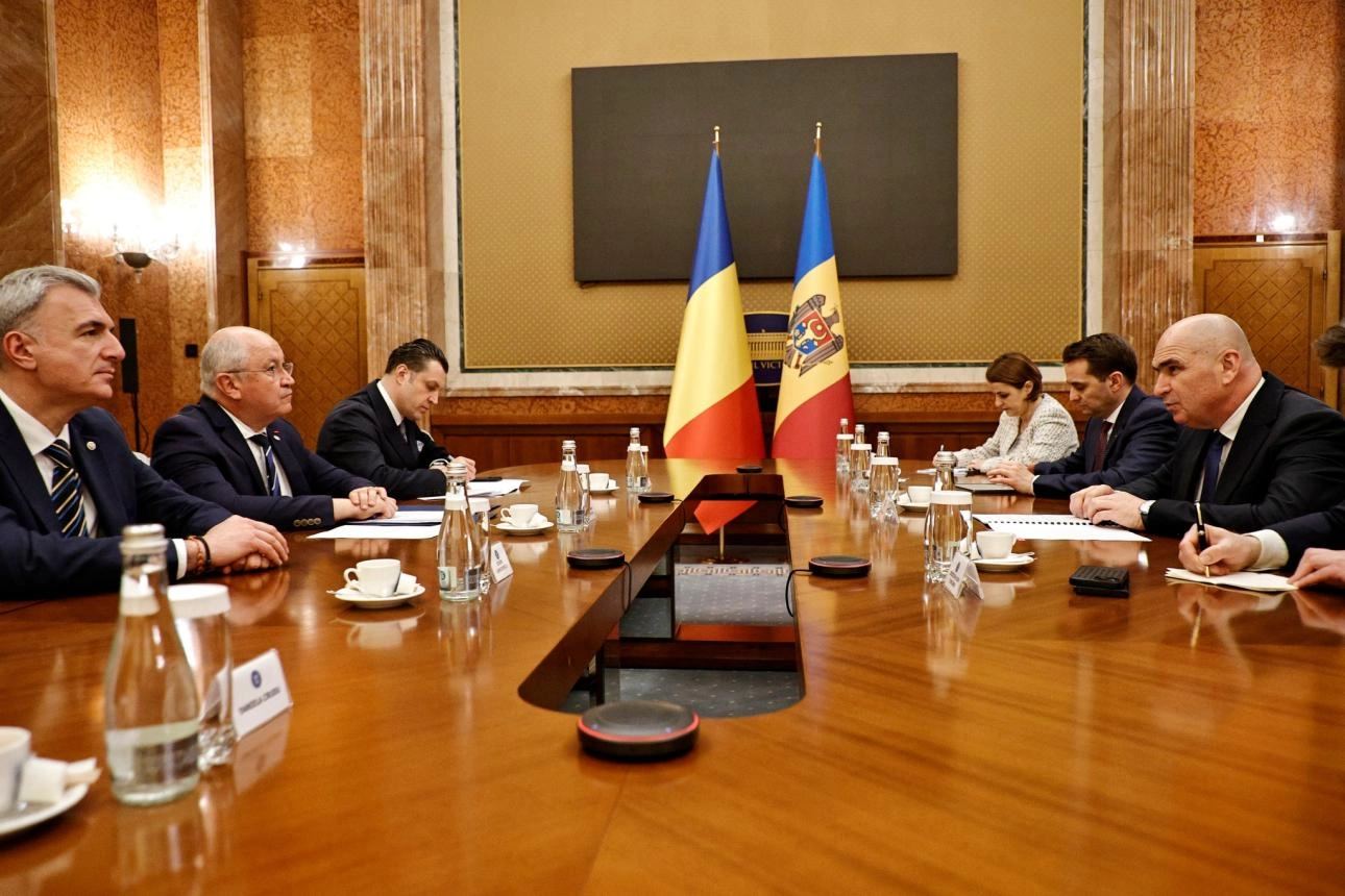 Premierul Alexandru Munteanu, la București: „De la podurile care unesc malurile de Prut, rețelele de energie care aduc lumină în case, până la școlile și teatrele unde ne vorbim aceeași limbă, legătura noastră devine mai puternică ca niciodată”