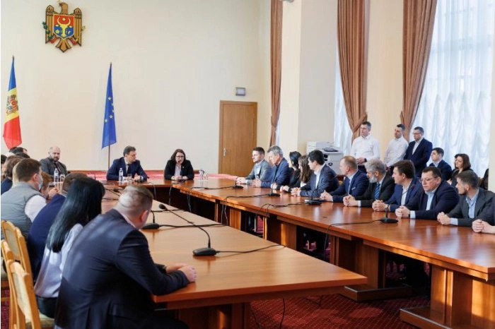 Premierul Dorin Recean a prezentat noii miniștri echipelor de la ministere