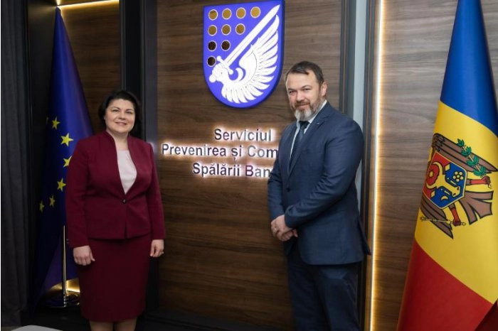 Directorul Serviciului Prevenirea şi Combaterea Spălării Banilor a fost prezentat colectivului