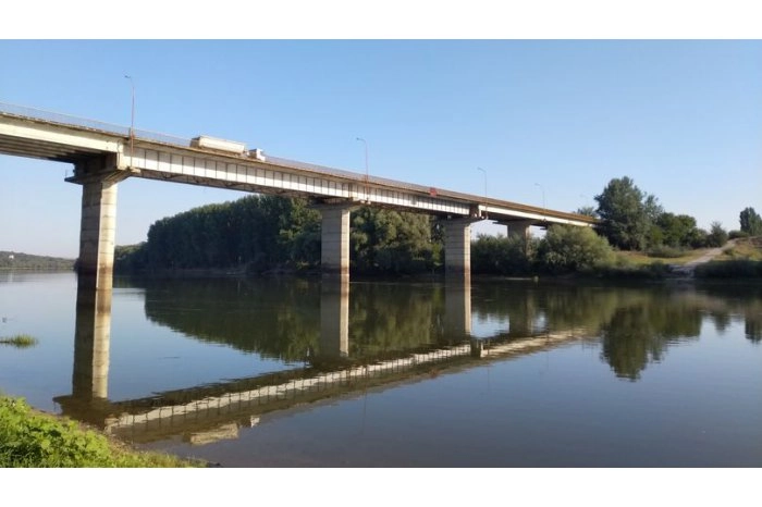 Pe podul din apropierea orașului Dubăsari a fost limitată viteza de circulație și tonajul permisiv