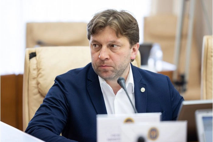 Controlul asupra spectrului de frecvențe radio cu utilizare civilă va fi preluat de ANRCETI, iar termenul de valabilitate a licențelor radio se va majora