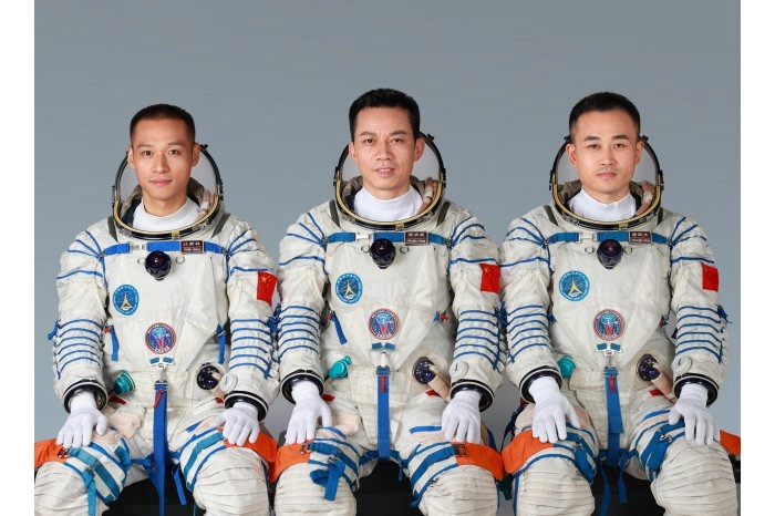 China a trimis cel mai tânăr echipaj de astronauţi pe staţia spaţială Tiangong