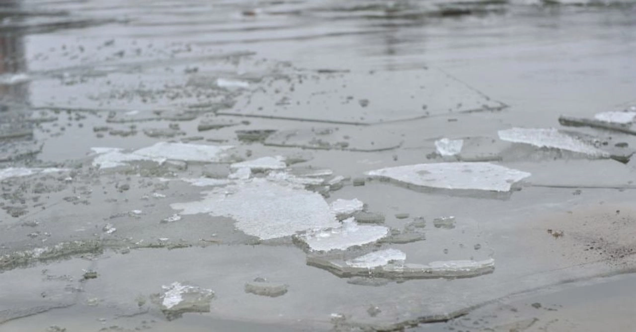 Temperaturile scăzute intensifică formarea straturilor de gheață pe bazinele acvatice din ţară. Avertismentul hidrologilor