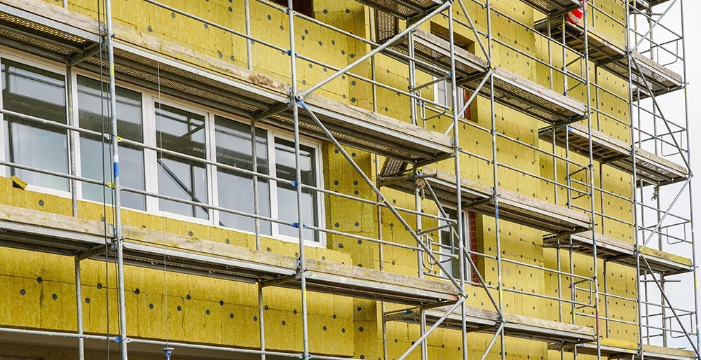 CNED: Fiecare leu investit în eficiență energetică poate genera peste patru lei beneficii prin economii la energie și stimularea creșterii economice