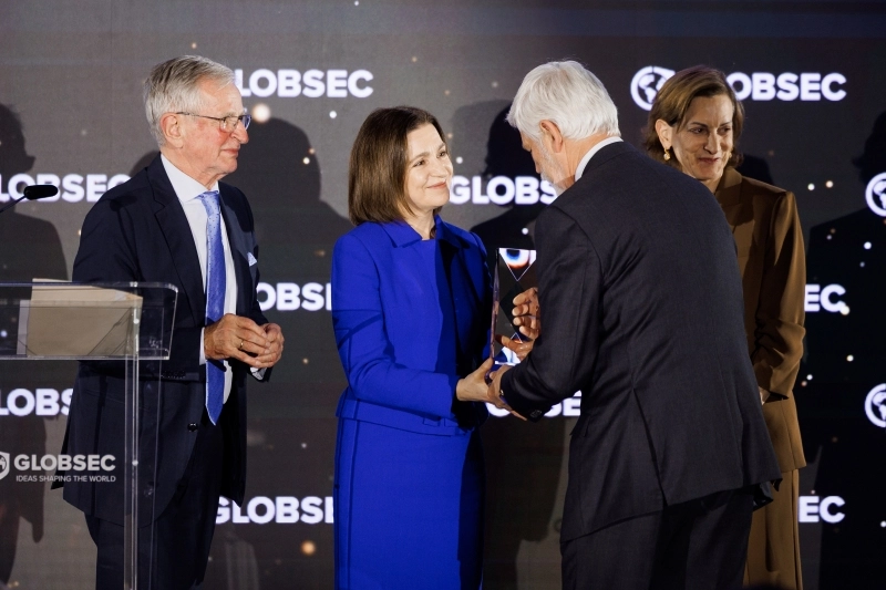 Președinta Maia Sandu, premiată la Forumul GLOBSEC de la Praga: „Este o onoare să reprezint cetățenii Republicii Moldova”